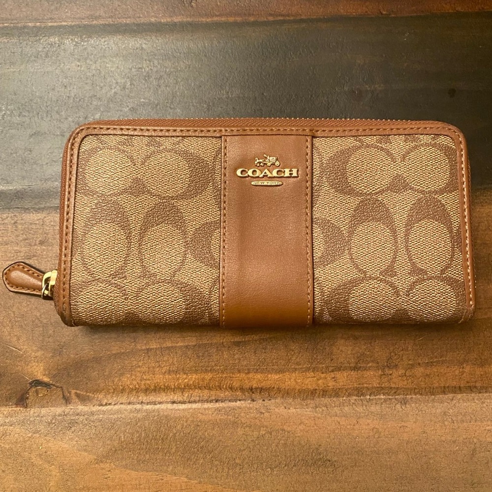 Vintage coach brown accordion wallet